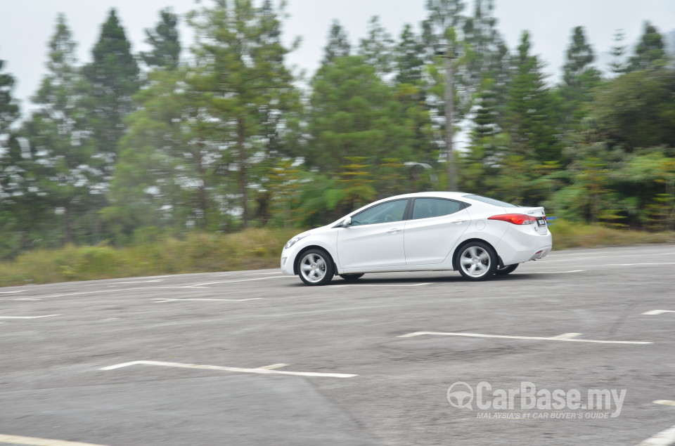 Hyundai Elantra MD (2012) Exterior