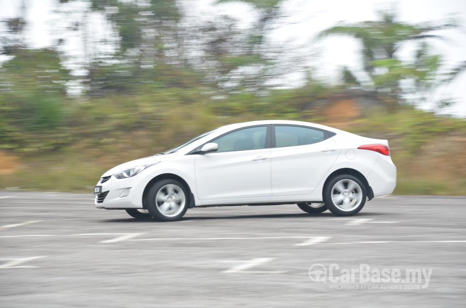 Hyundai Elantra MD (2012) Exterior