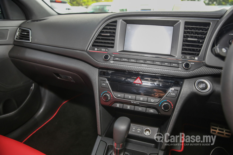 Hyundai Elantra AD (2017) Interior