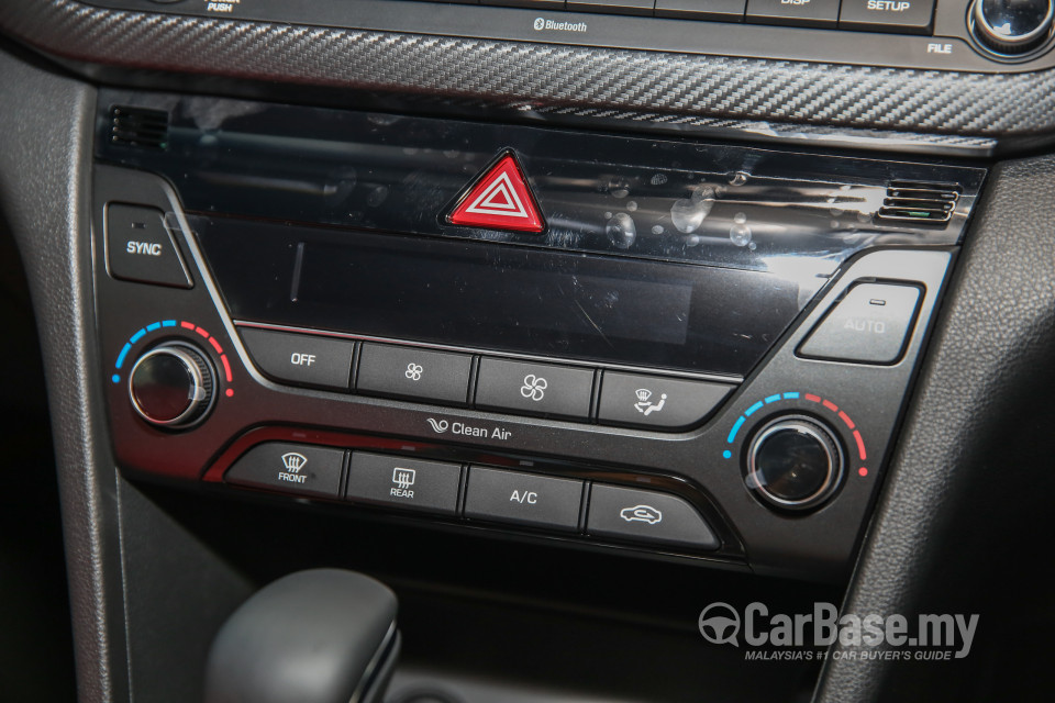 Hyundai Elantra AD (2017) Interior
