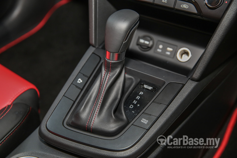 Hyundai Elantra AD (2017) Interior