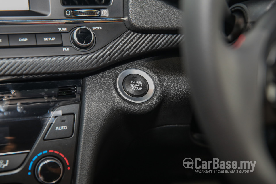 Hyundai Elantra AD (2017) Interior