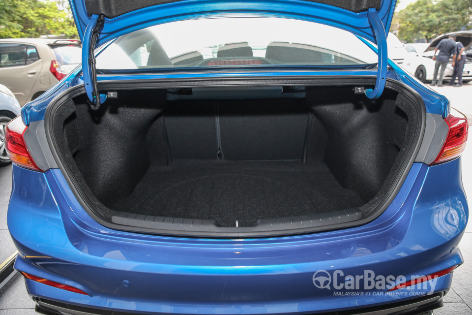 Hyundai Elantra AD (2017) Interior