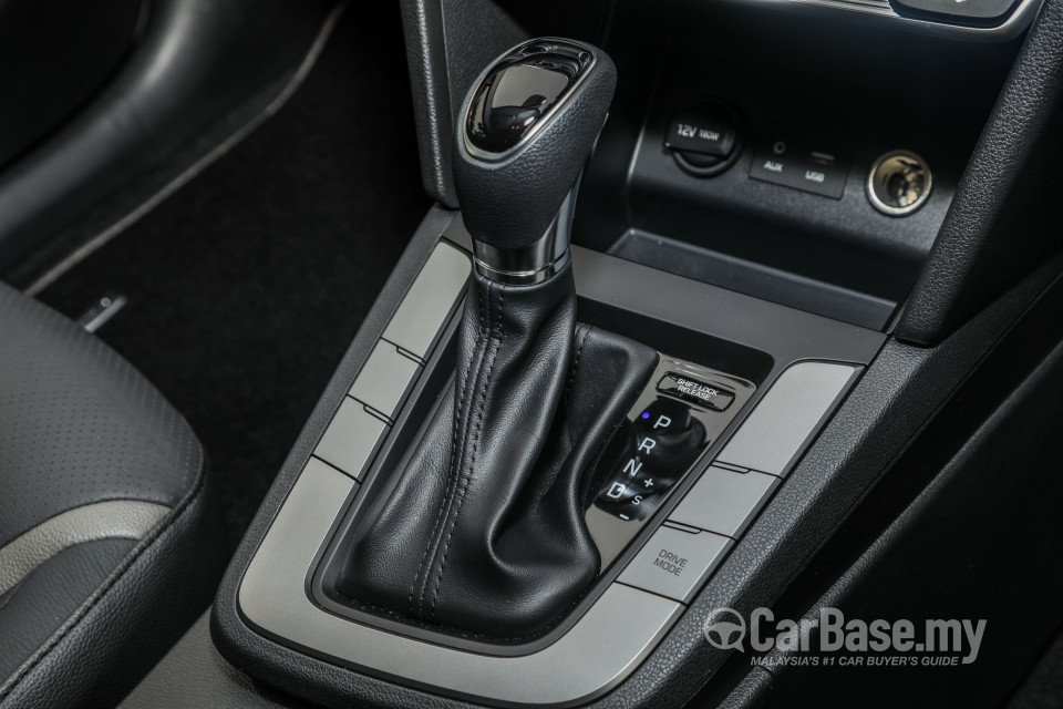 Hyundai Elantra AD Facelift (2019) Interior