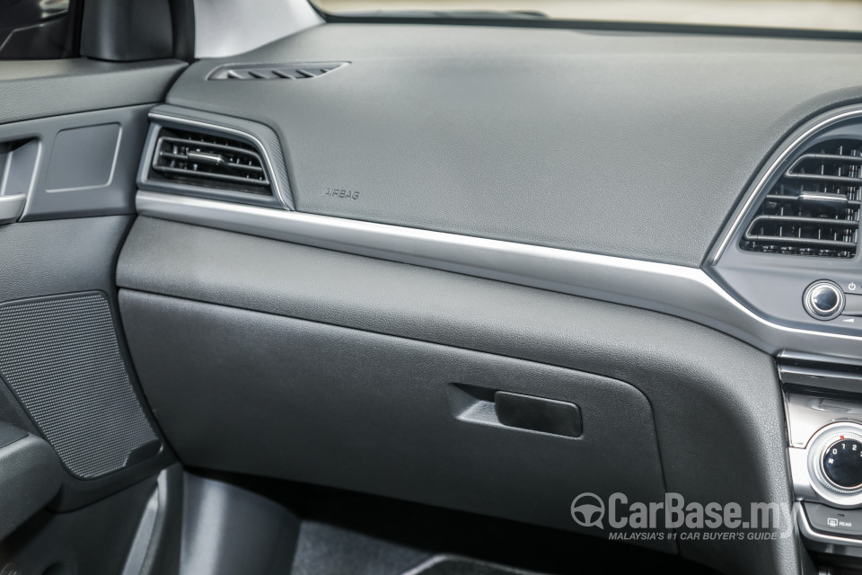 Hyundai Elantra AD Facelift (2019) Interior