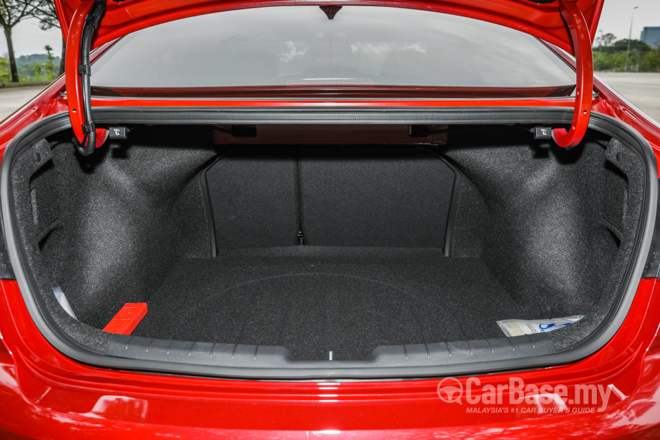 Hyundai Elantra AD Facelift (2019) Interior