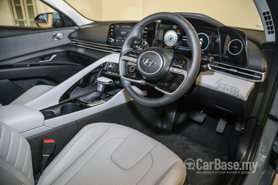 Hyundai Elantra CN7 (2020) Interior