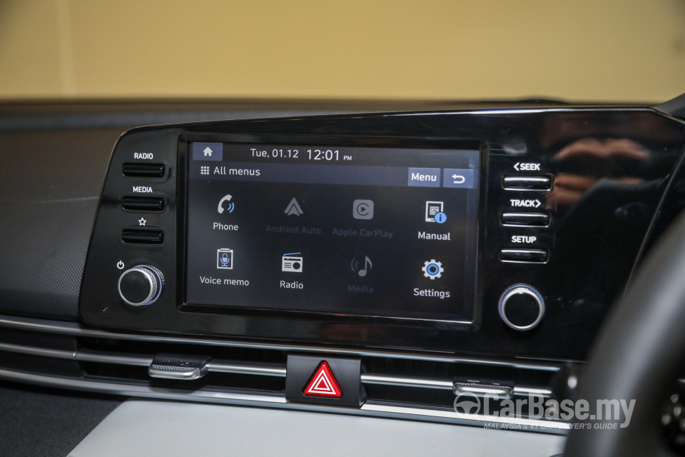 Hyundai Elantra CN7 (2020) Interior