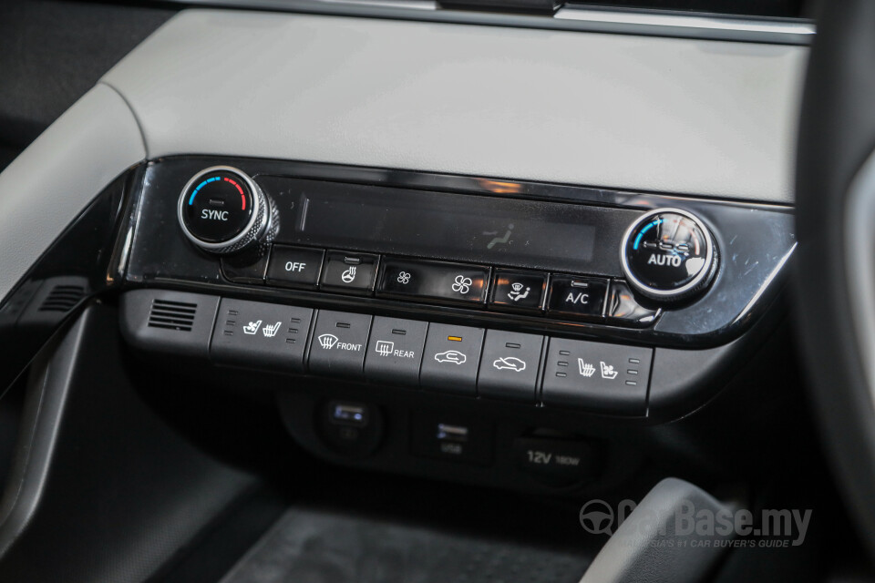 Perodua Aruz D38L (2019) Interior