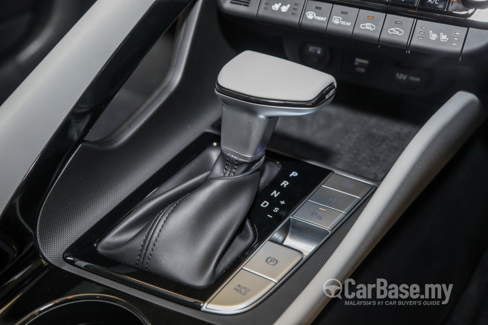 Hyundai Elantra CN7 (2020) Interior