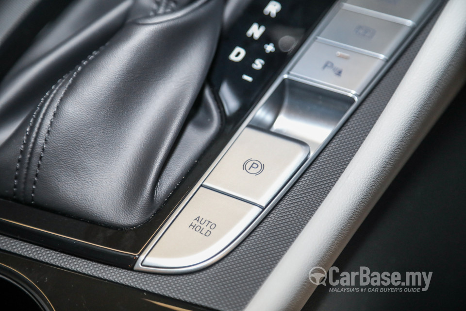 Hyundai Elantra CN7 (2020) Interior