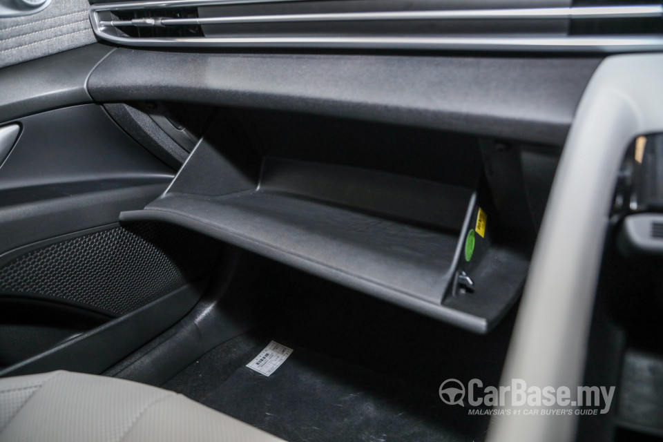 Hyundai Elantra CN7 (2020) Interior