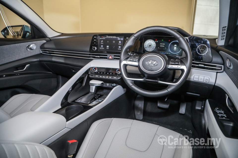 Hyundai Elantra CN7 (2020) Interior