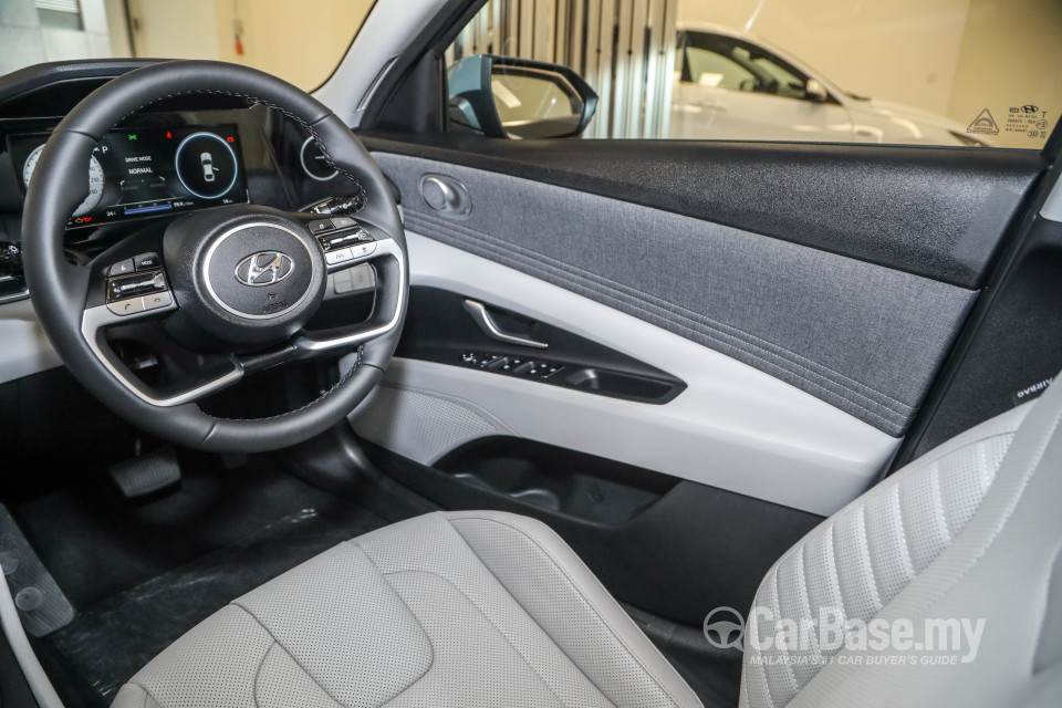Hyundai Elantra CN7 (2020) Interior