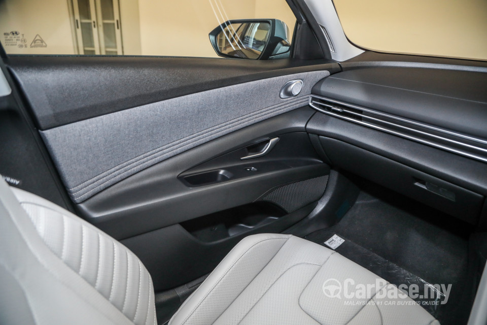 Hyundai Elantra CN7 (2020) Interior