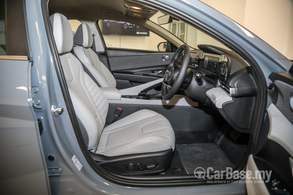 Hyundai Elantra CN7 (2020) Interior