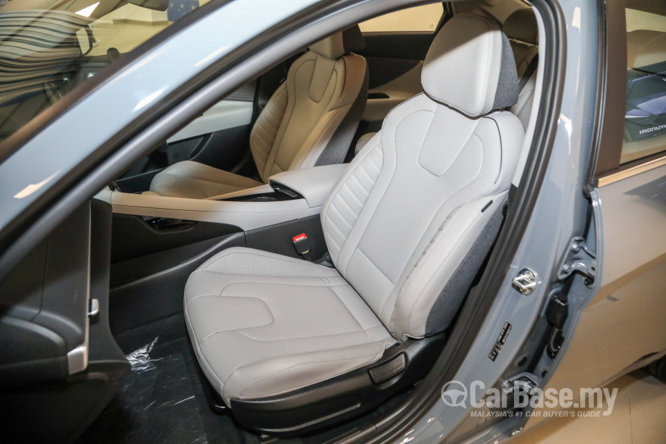 Hyundai Elantra CN7 (2020) Interior