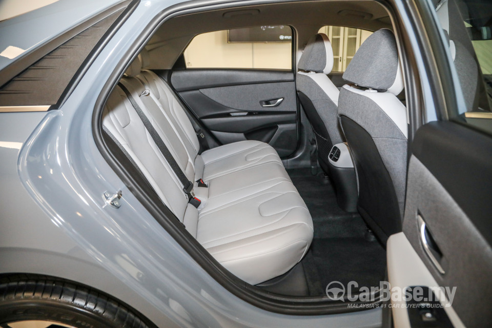Hyundai Elantra CN7 (2020) Interior