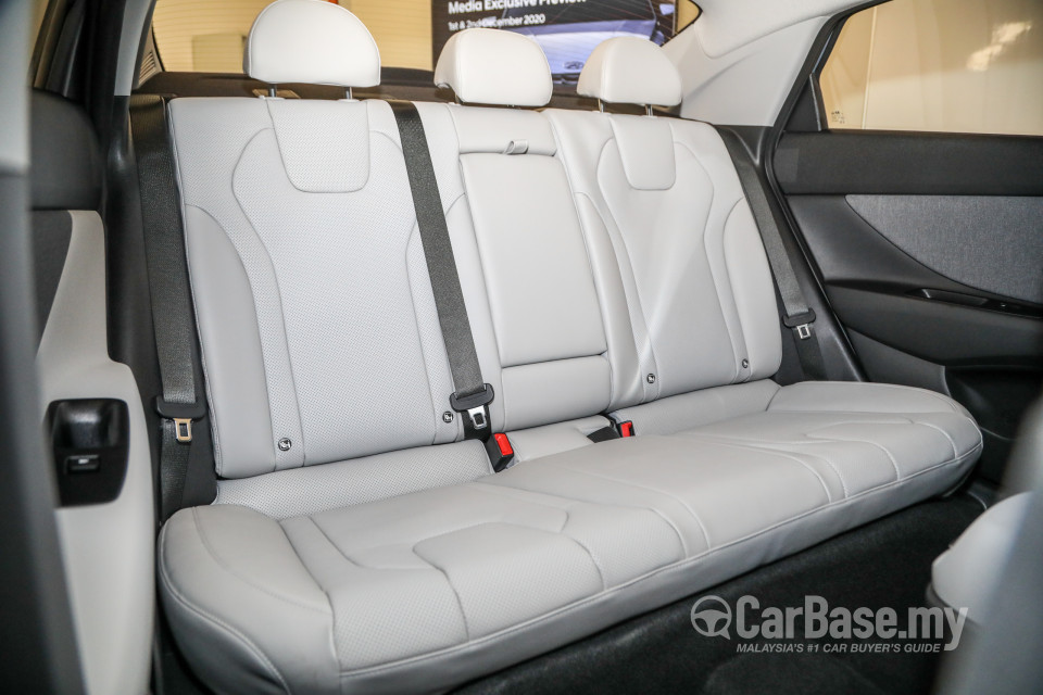 Hyundai Elantra CN7 (2020) Interior