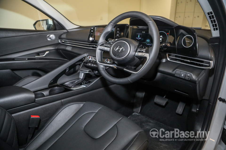Hyundai Elantra CN7 (2020) Interior