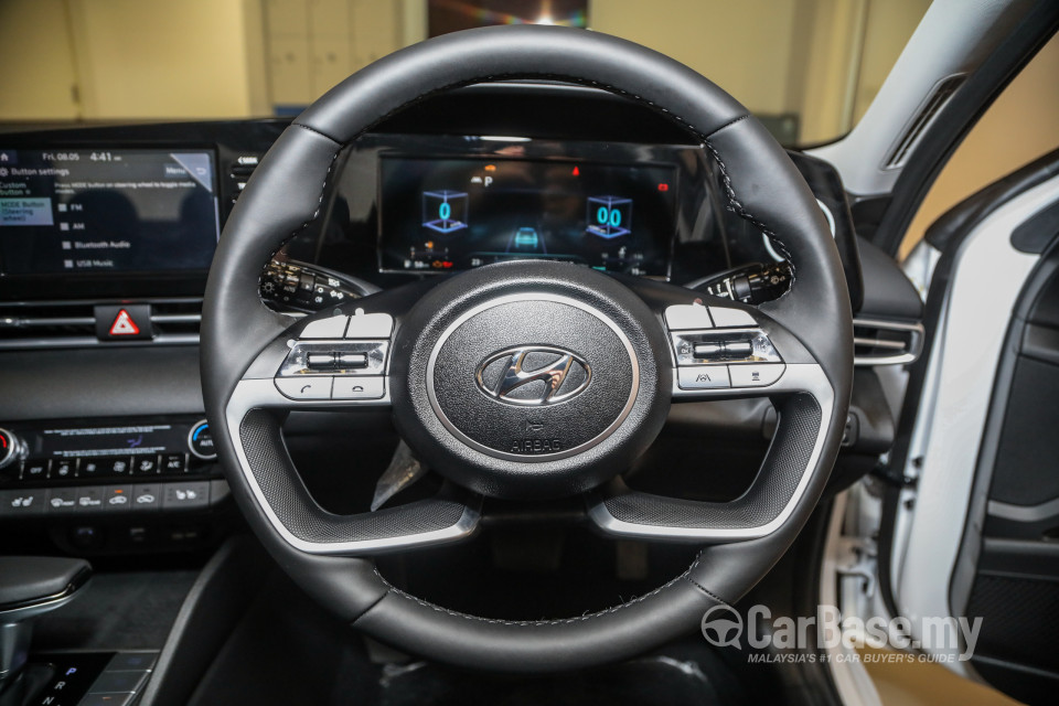 Hyundai Elantra CN7 (2020) Interior