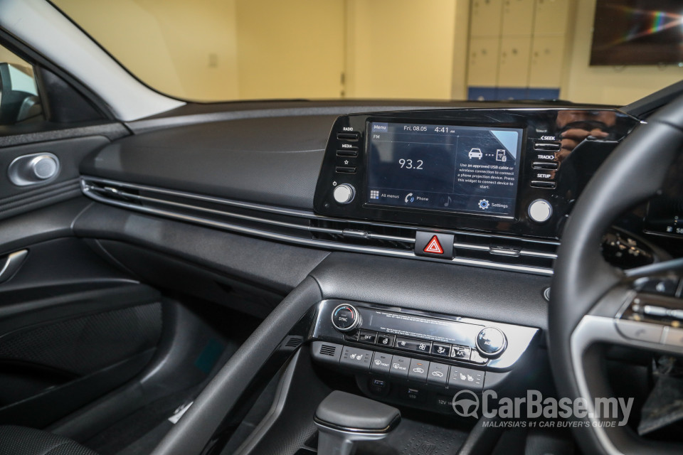 Hyundai Elantra CN7 (2020) Interior