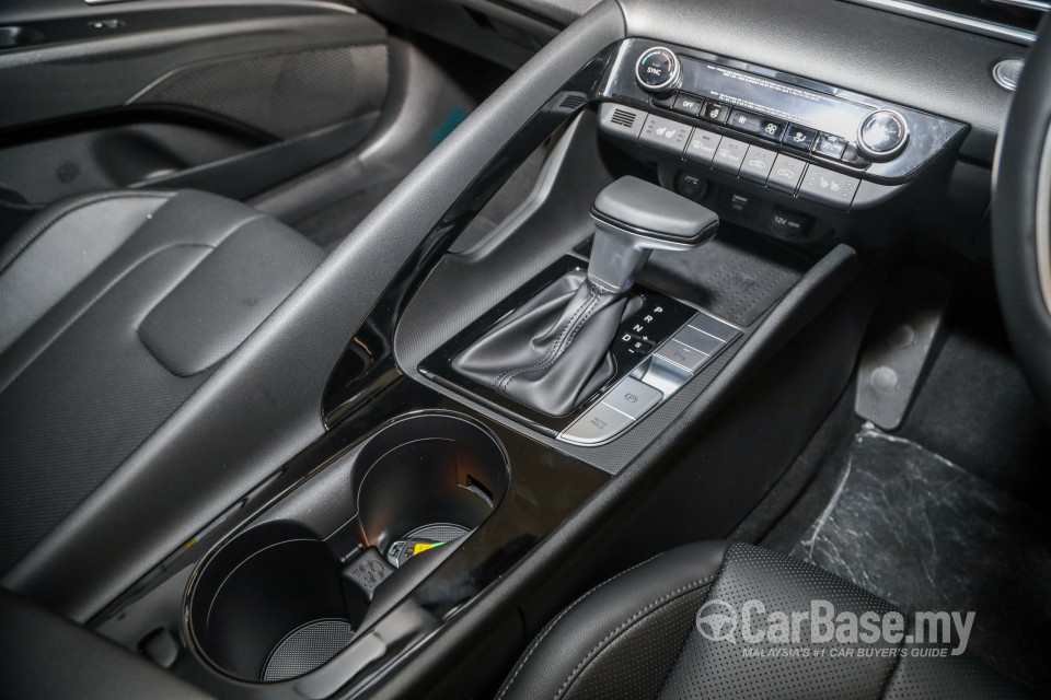 Hyundai Elantra CN7 (2020) Interior
