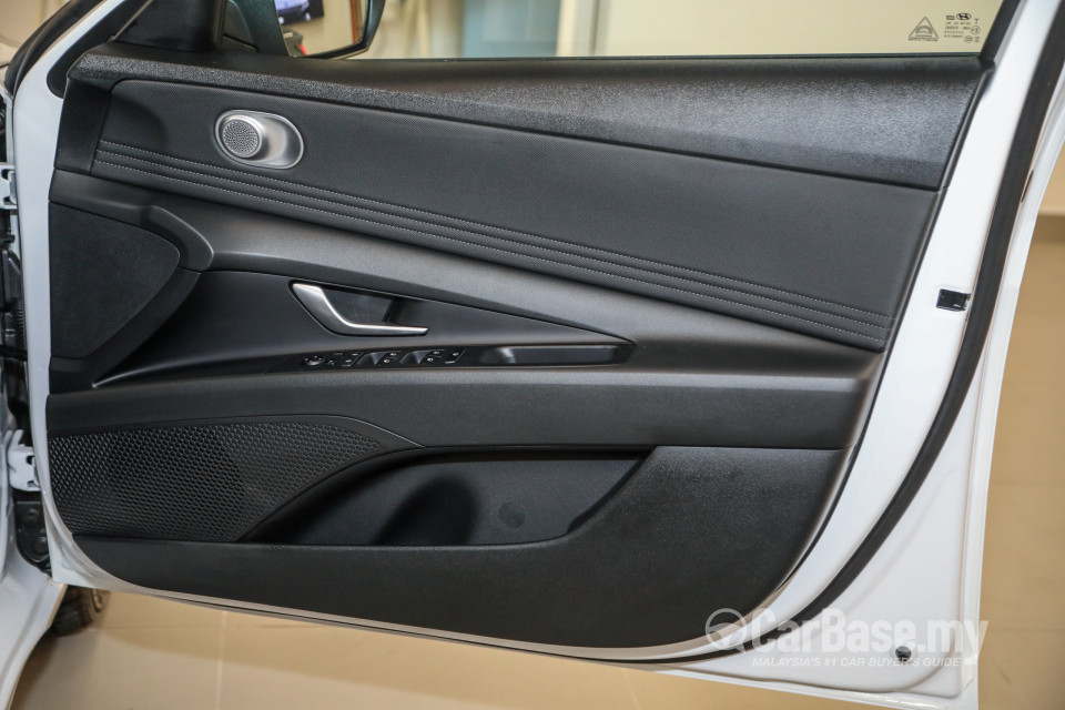 Hyundai Elantra CN7 (2020) Interior