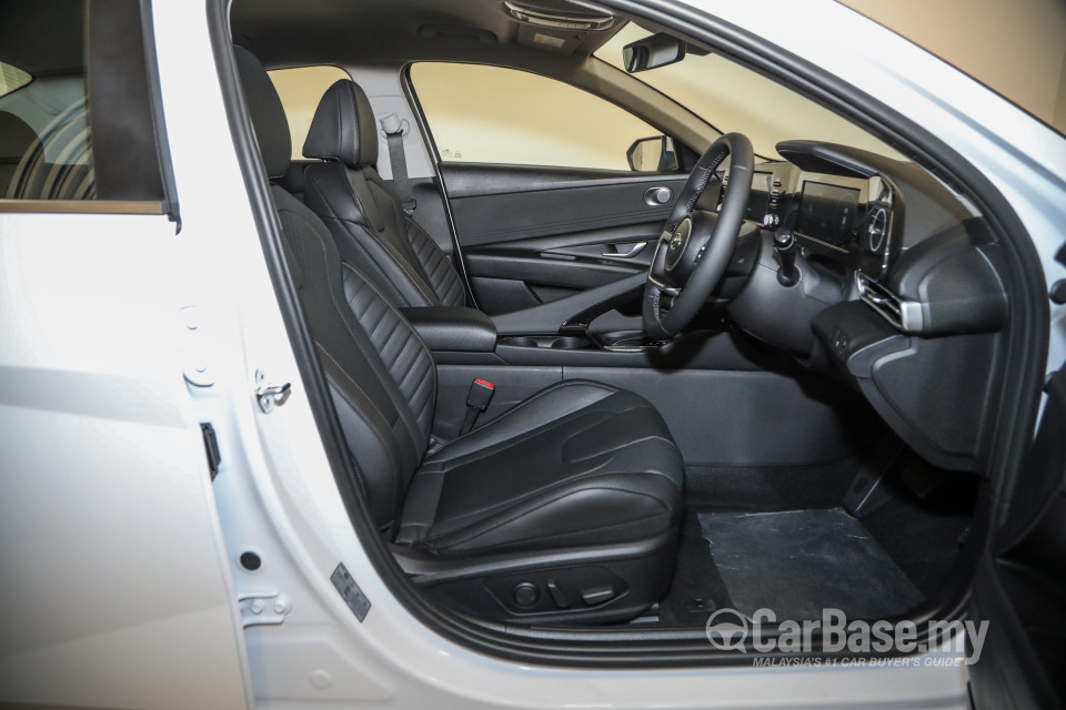 Hyundai Elantra CN7 (2020) Interior