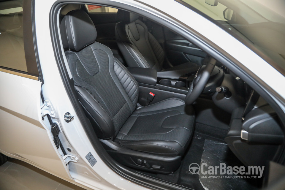 Hyundai Elantra CN7 (2020) Interior