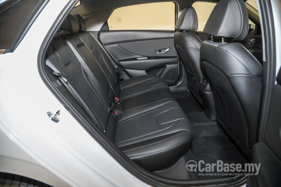 Hyundai Elantra CN7 (2020) Interior
