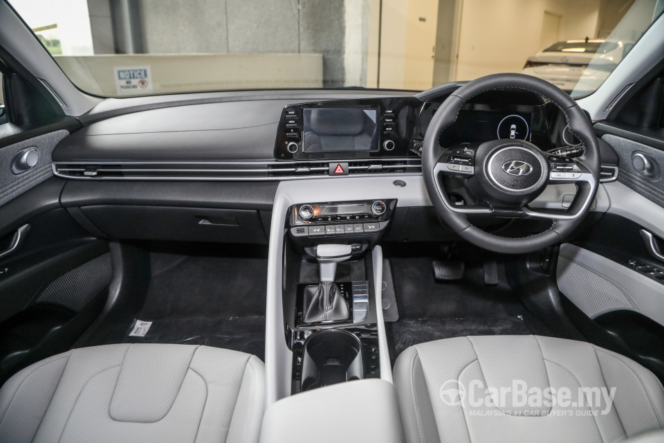 Hyundai Elantra CN7 (2020) Interior