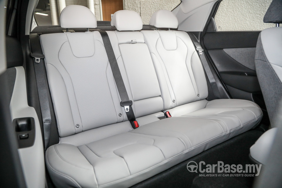 Hyundai Elantra CN7 (2020) Interior