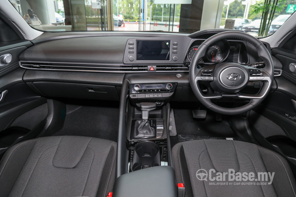 Hyundai Elantra CN7 (2020) Interior