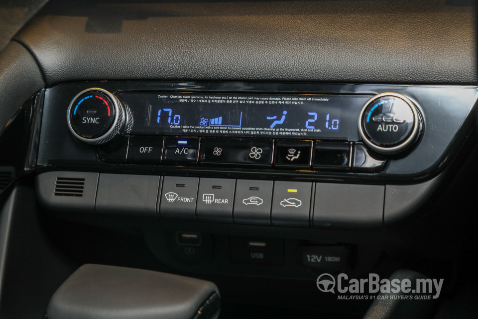Hyundai Elantra CN7 (2020) Interior