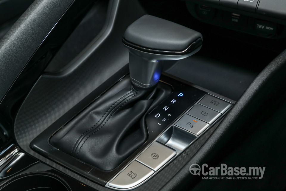 Hyundai Elantra CN7 (2020) Interior