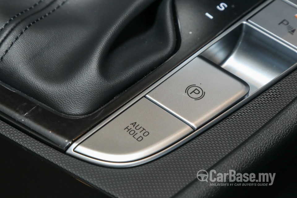 Hyundai Elantra CN7 (2020) Interior