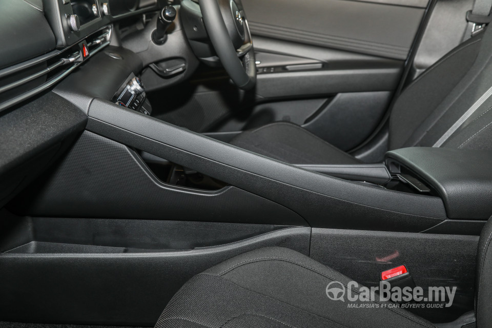 Hyundai Elantra CN7 (2020) Interior