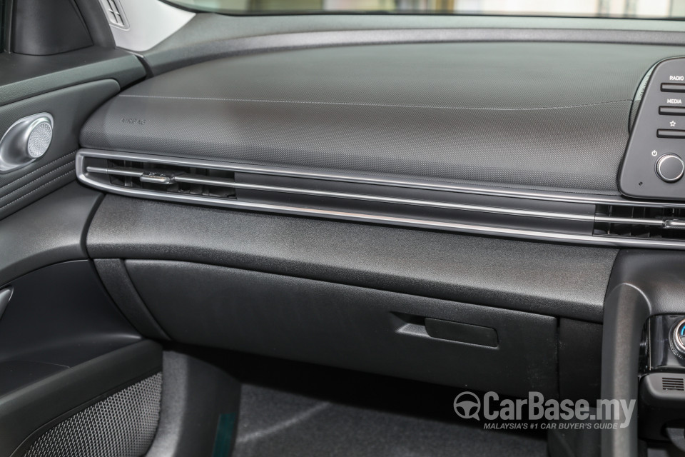 Hyundai Elantra CN7 (2020) Interior