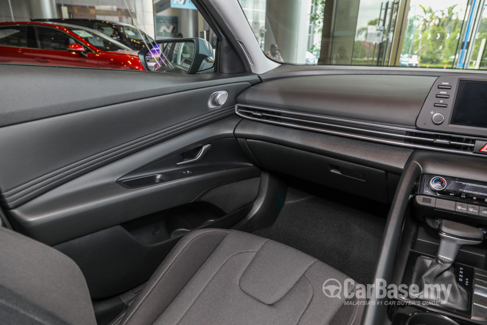 Hyundai Elantra CN7 (2020) Interior