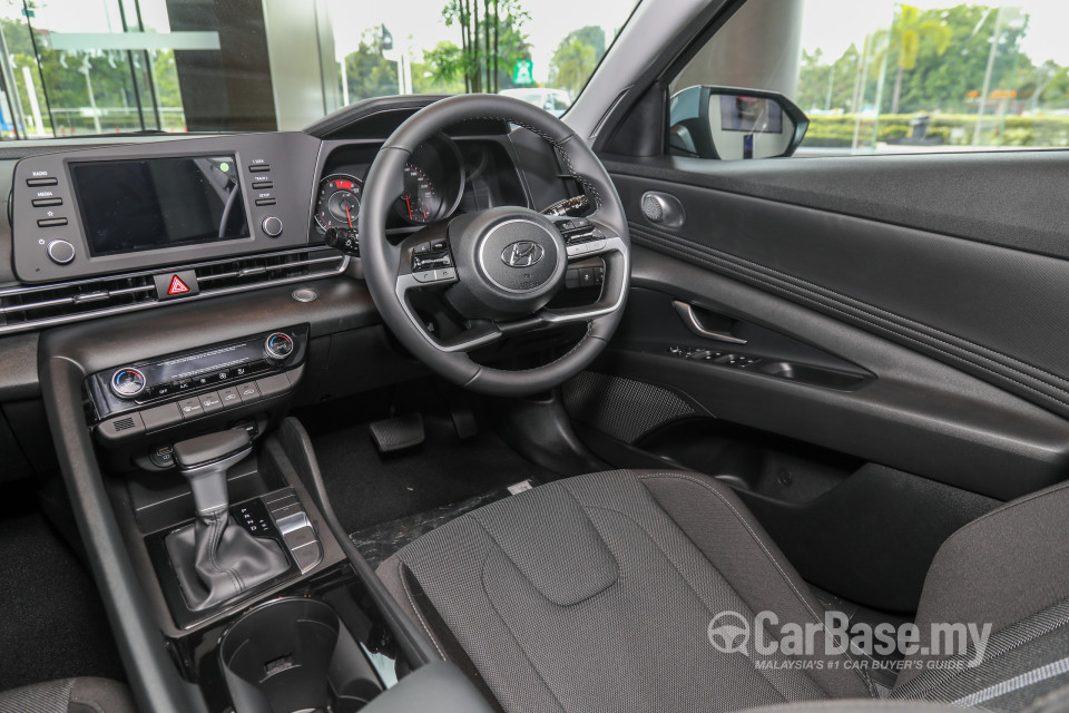 Hyundai Elantra CN7 (2020) Interior