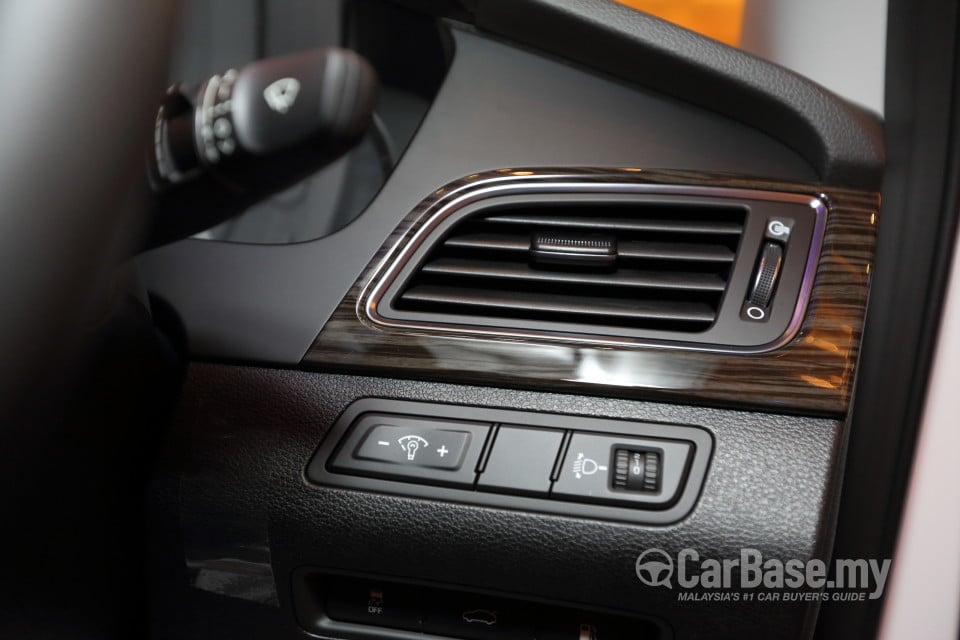 Hyundai Sonata LF (2014) Interior