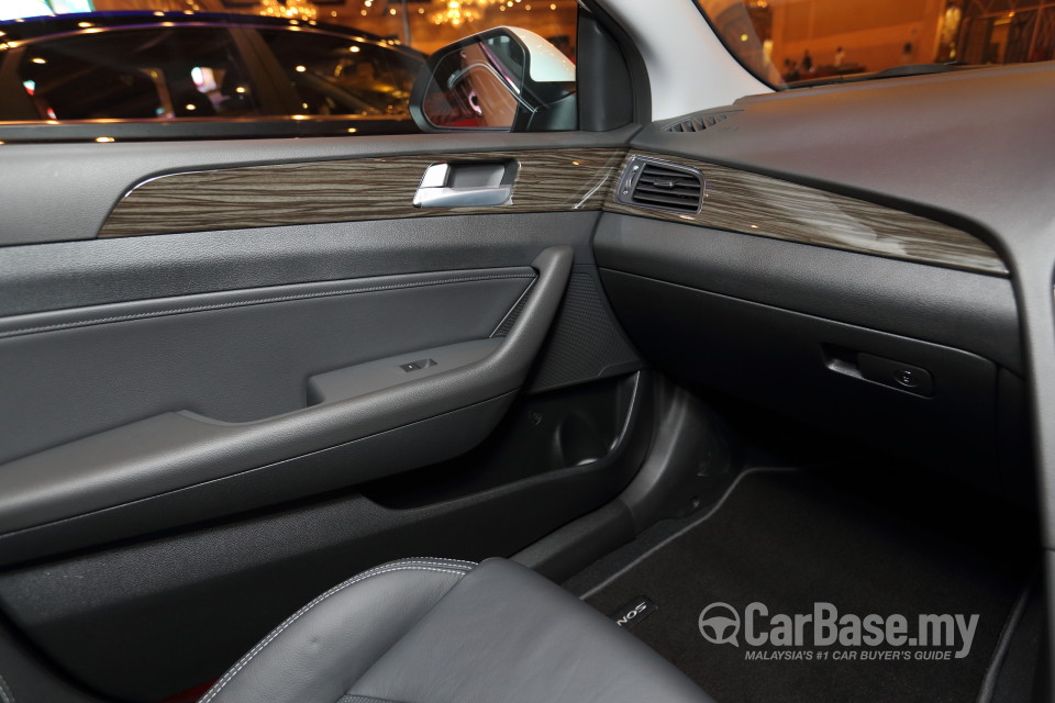 Hyundai Sonata LF (2014) Interior