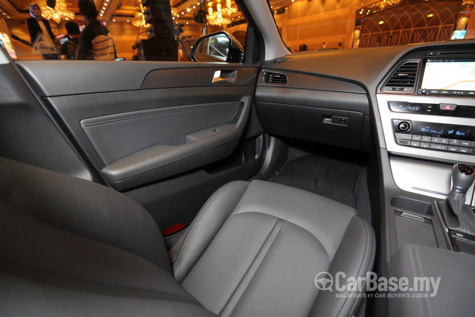 Hyundai Sonata LF (2014) Interior