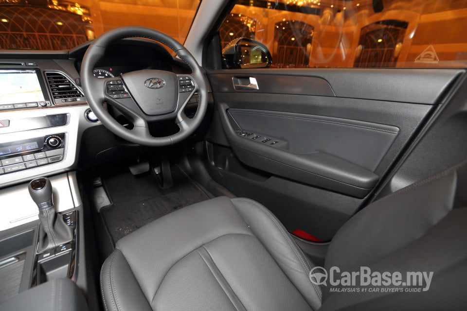 Hyundai Sonata LF (2014) Interior