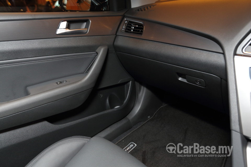 Hyundai Sonata LF (2014) Interior