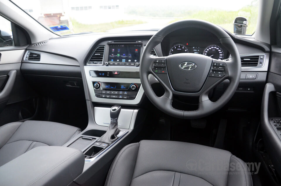 Toyota Fortuner AN160 (2016) Interior