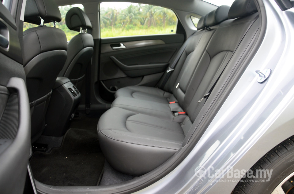 Hyundai Sonata LF (2014) Interior