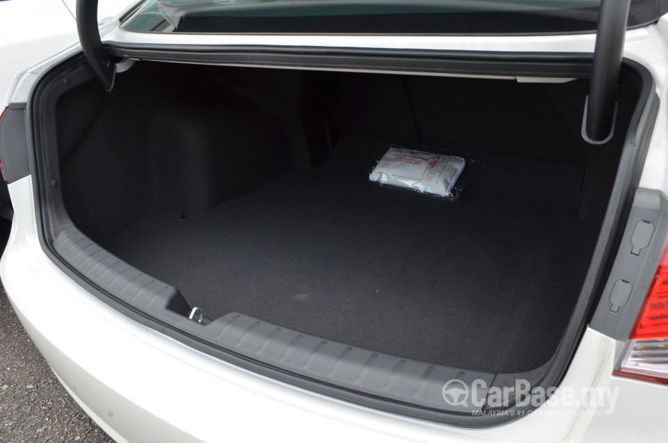 Hyundai i40 Sedan VF (2013) Exterior