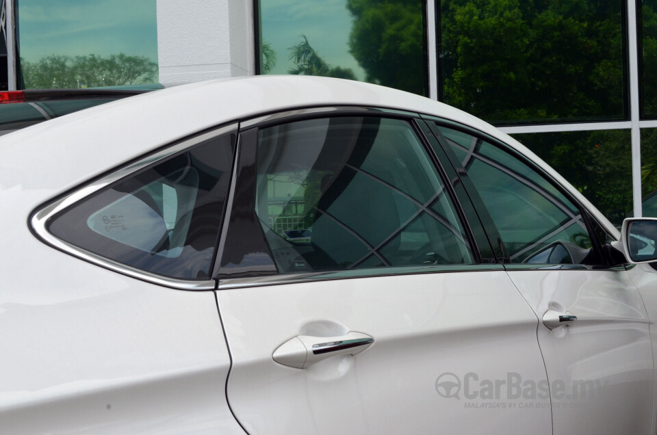 Perodua Aruz D38L (2019) Exterior